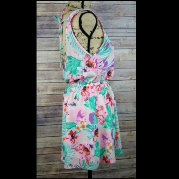 Gina Tricot Nadja Floral Dress Open Back - Picture 2 of 8
